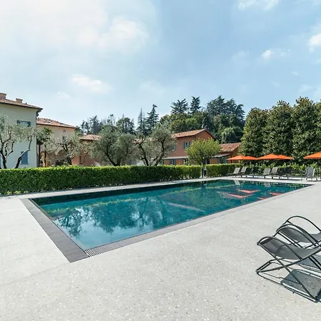 Alex's Luxury View Pool And Tennis Apartment