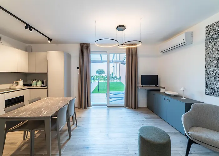 דירה Alex's Luxury View Pool And Tennis קומו
